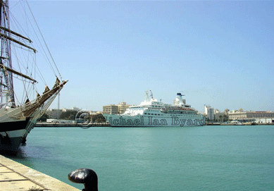 Cadiz Harbour with Discovery